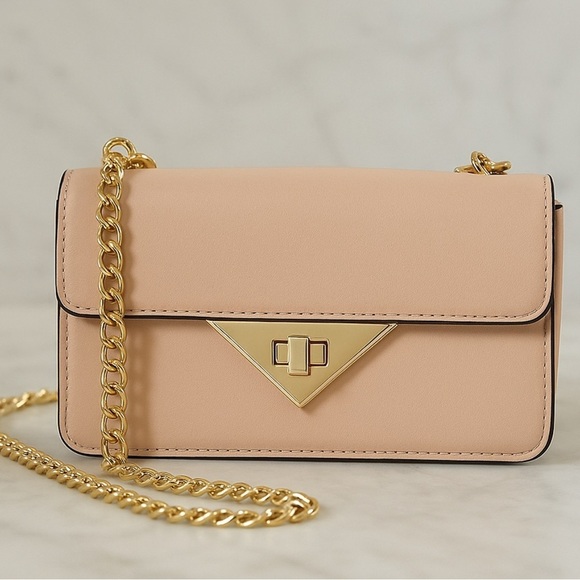 H&M Handbags - H&M Chain Shoulder Bag